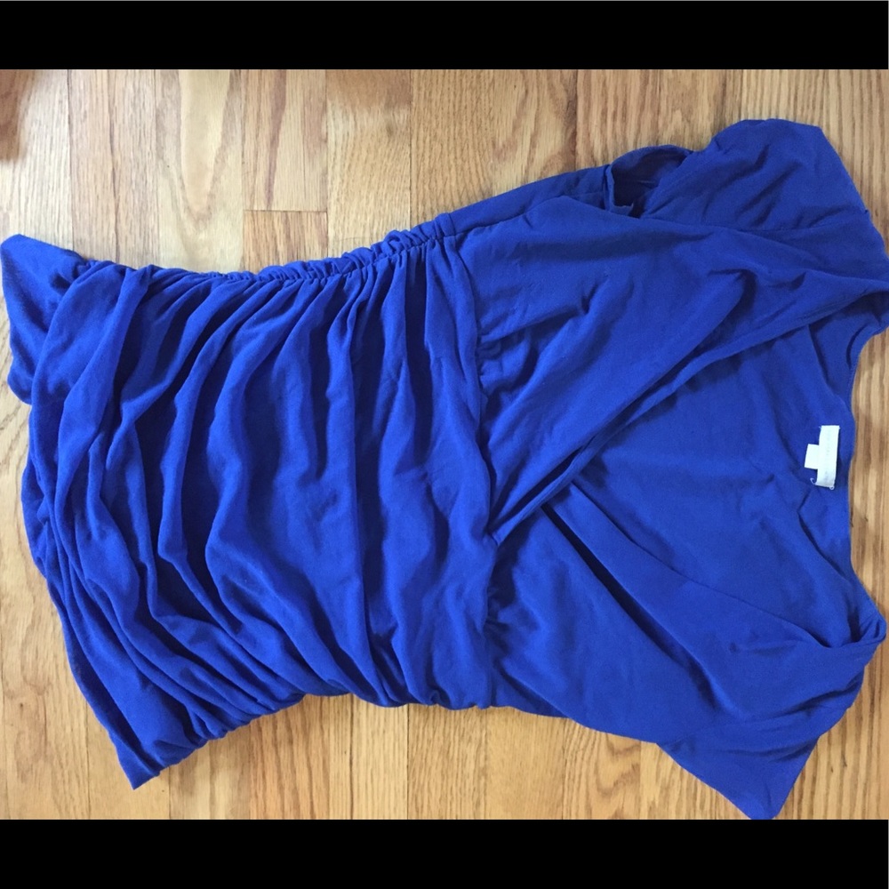 Sleeveless v-neck shirt